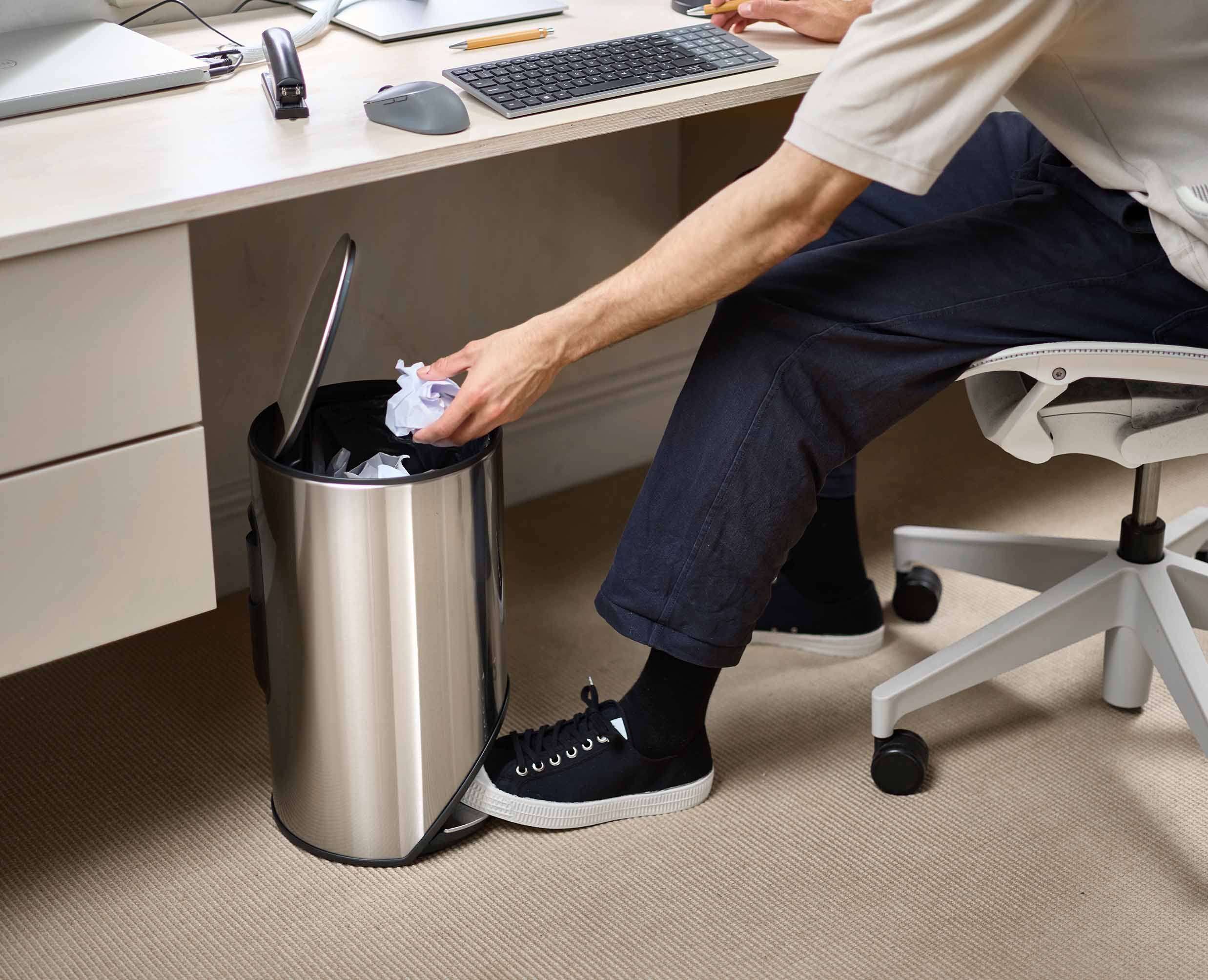 Arc™ 10L Easy-push Stainless-steel Pedal Bin - Image 3