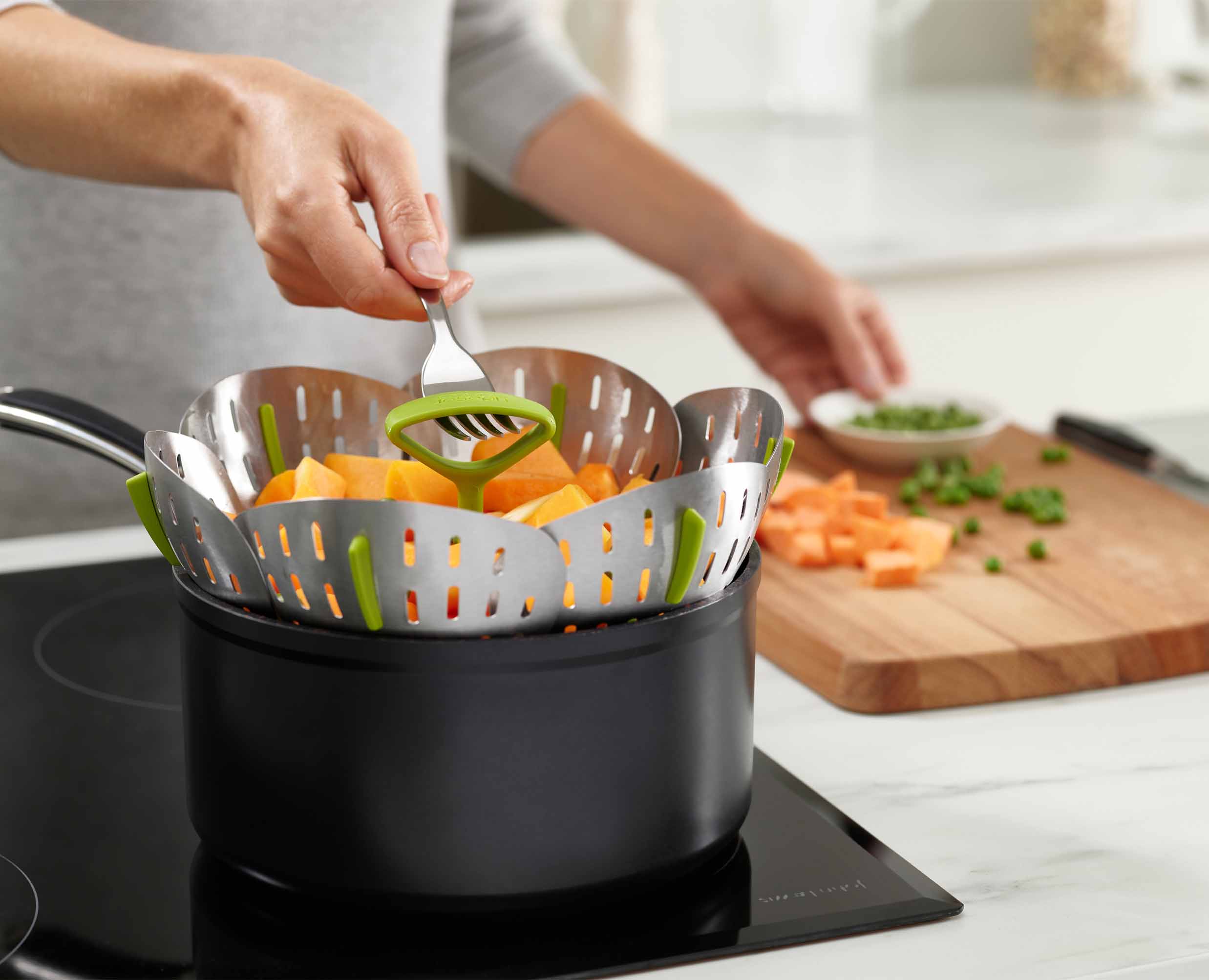 Bloom™ Stainless-steel Folding Steamer Basket - Image 3
