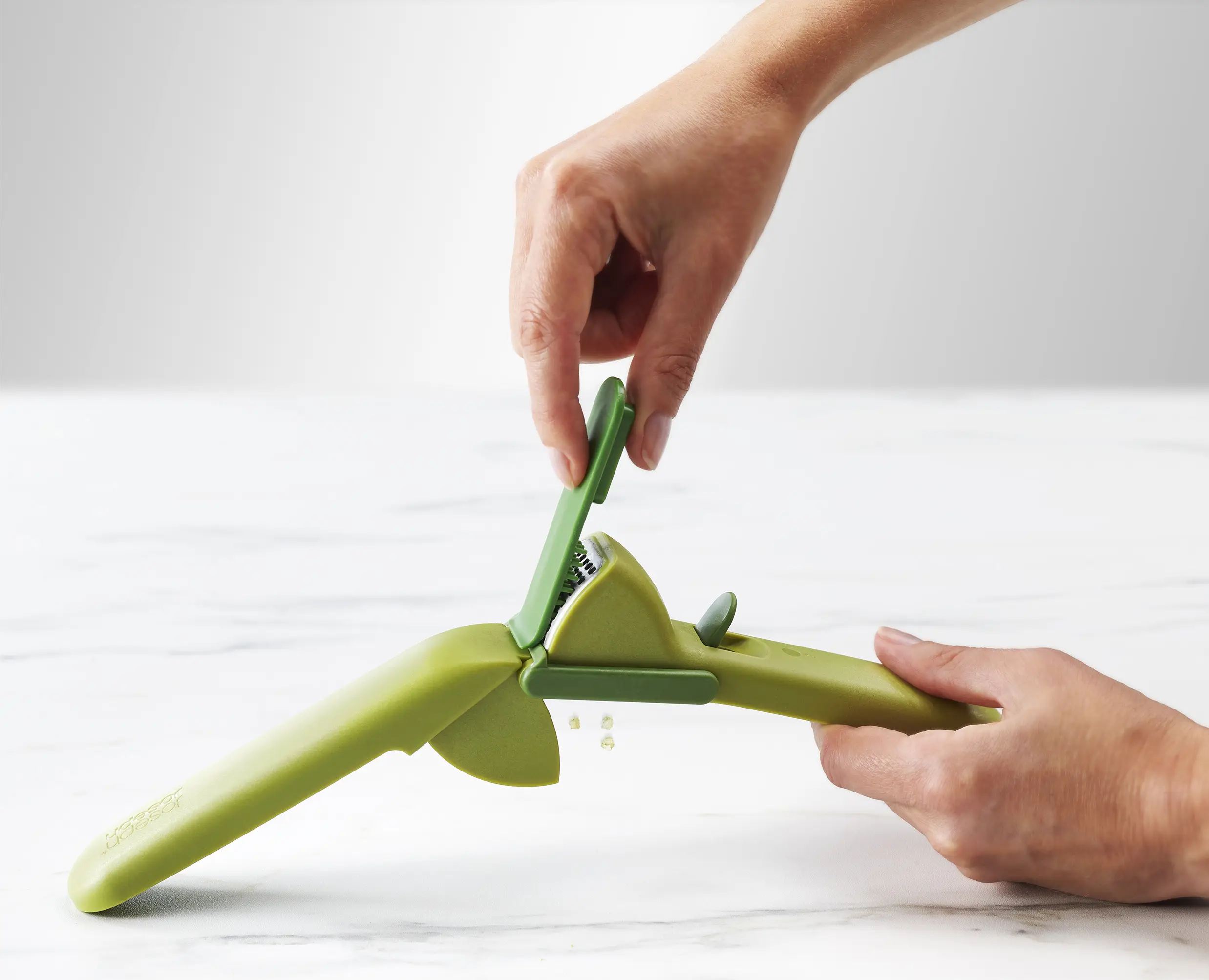 CleanForce™ Green Garlic Press - Image 4