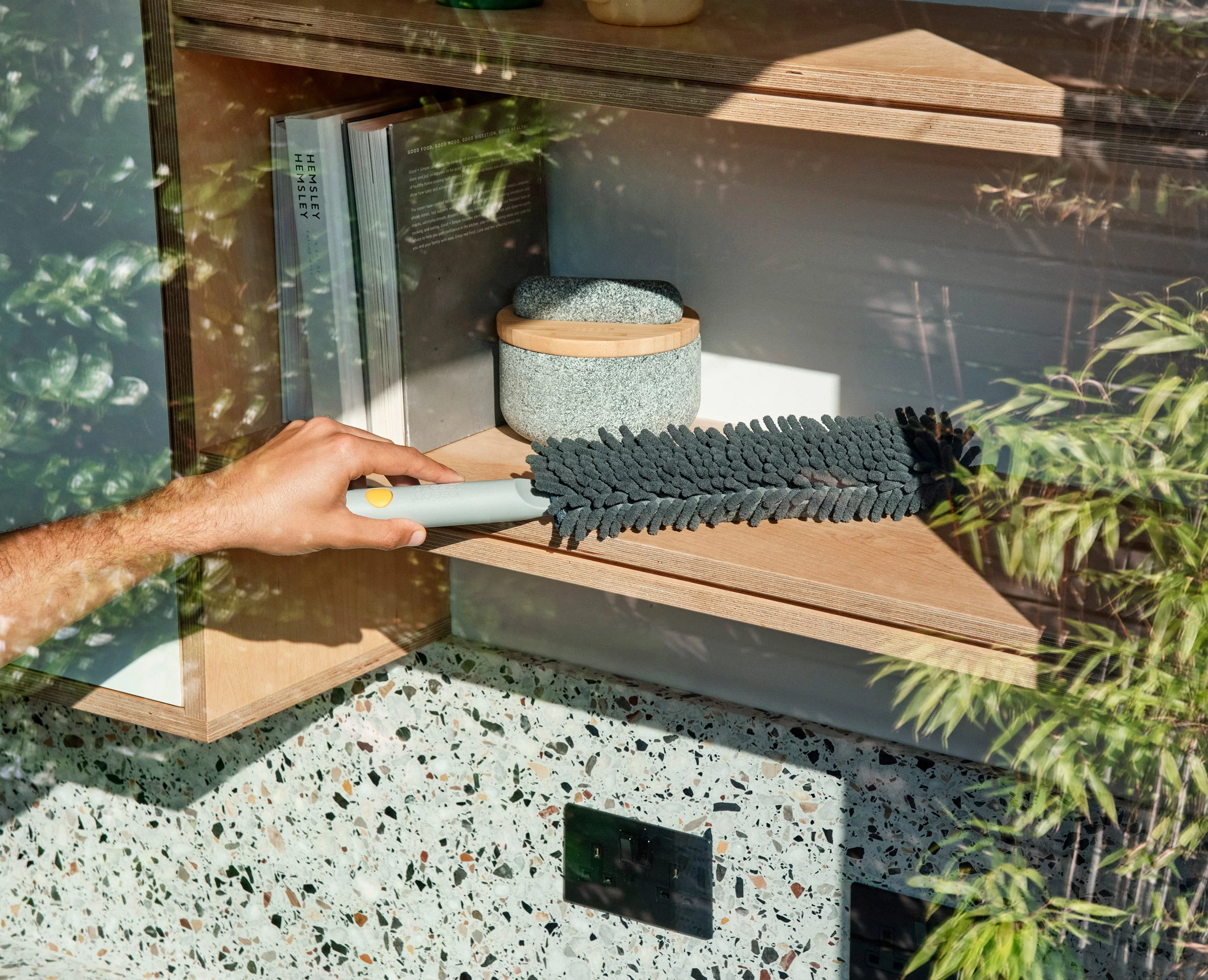 CleanTech™ 3-in-1 Duster with Storage Cover & Replacement Mit - Image 4