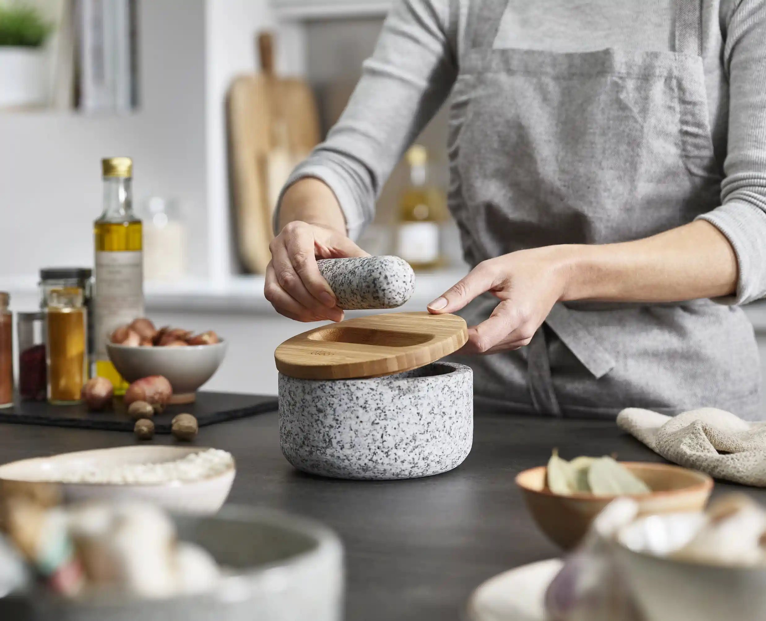 Dash™ Pestle & Mortar with Bamboo Lid - Image 4