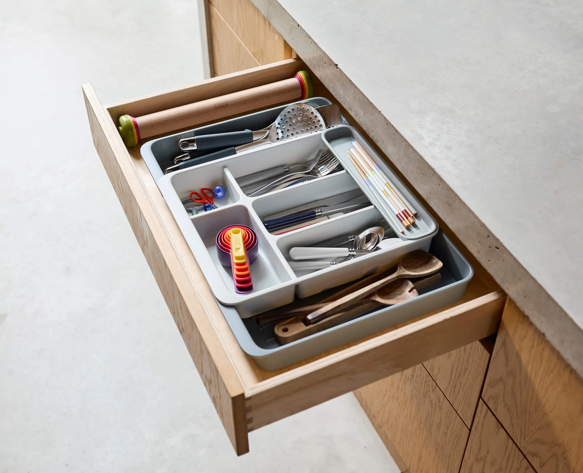 DrawerStore™ Expanding Cutlery, Utensil & Gadget Organiser - Image 2
