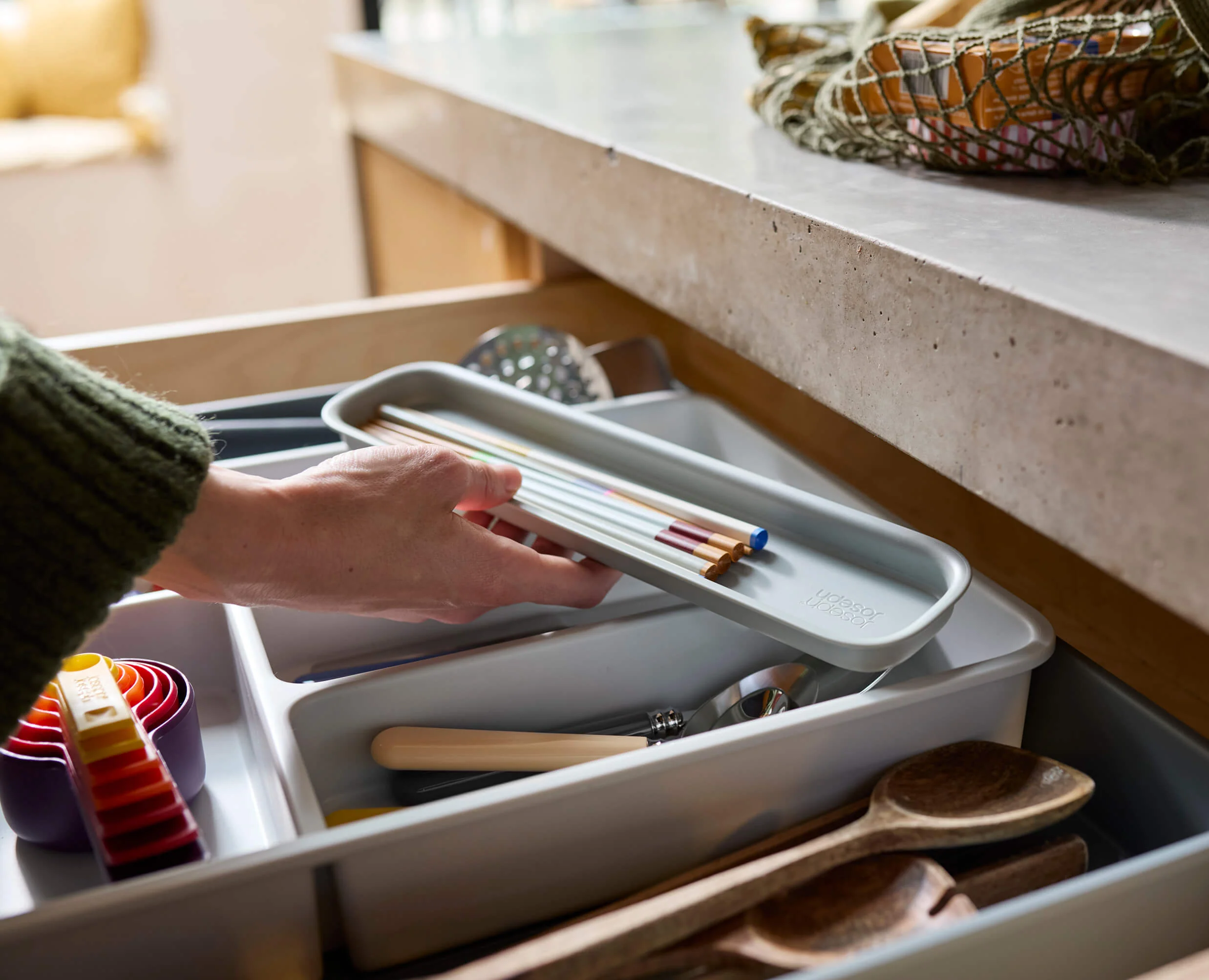 DrawerStore™ Expanding Cutlery, Utensil & Gadget Organiser - Image 4