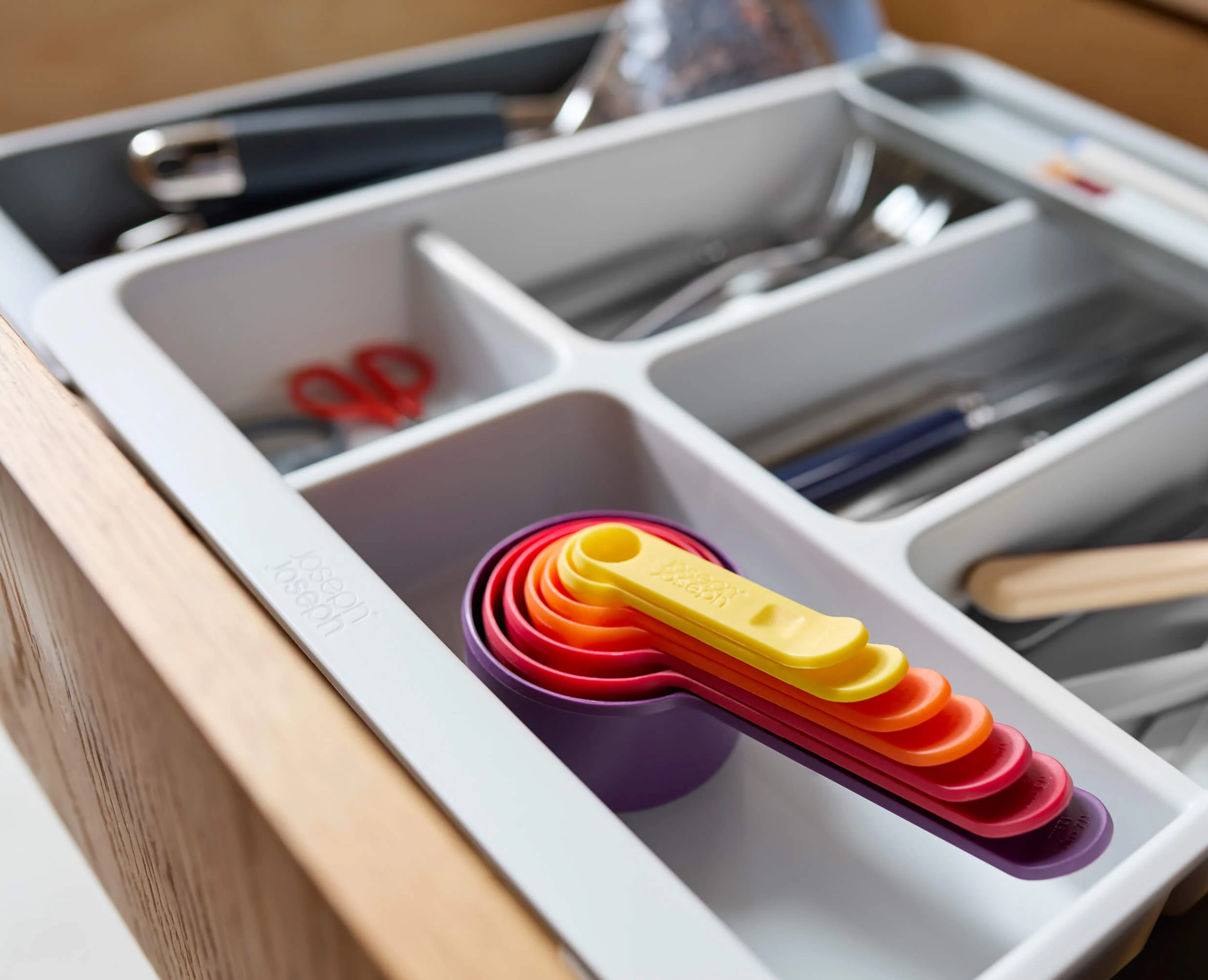 DrawerStore™ Expanding Cutlery, Utensil & Gadget Organiser - Image 5