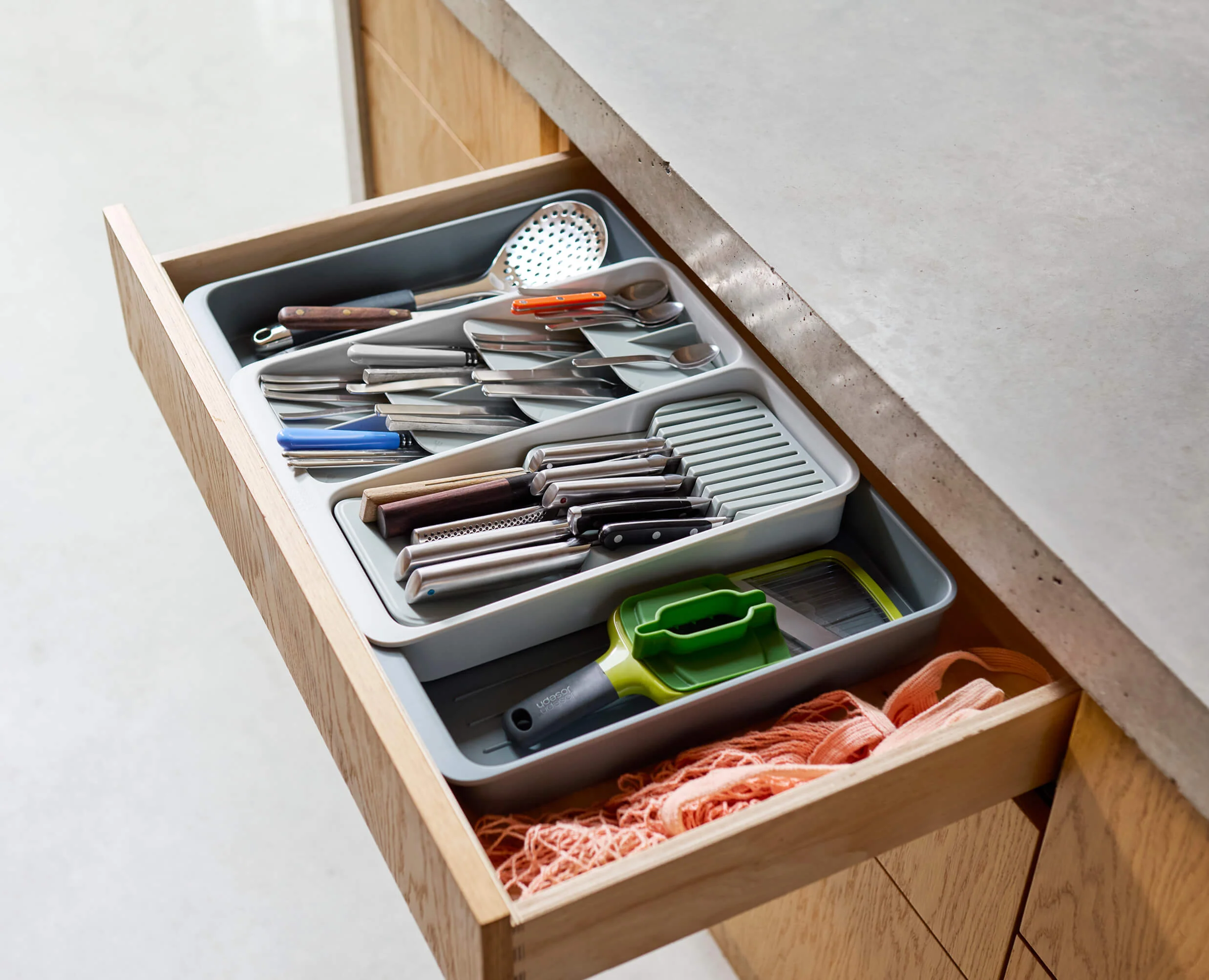 DrawerStore™ Expanding Tiered Cutlery, Utensil, Gadget & Knife Organiser - Image 2