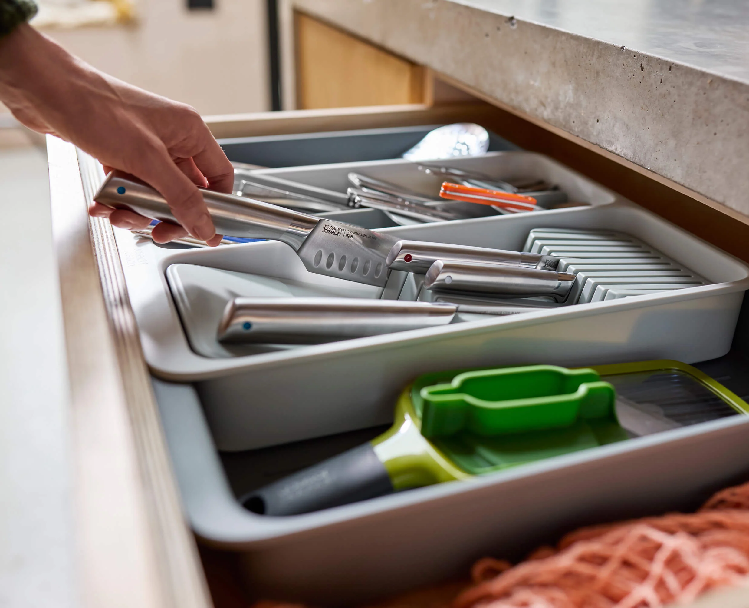 DrawerStore™ Expanding Tiered Cutlery, Utensil, Gadget & Knife Organiser - Image 5