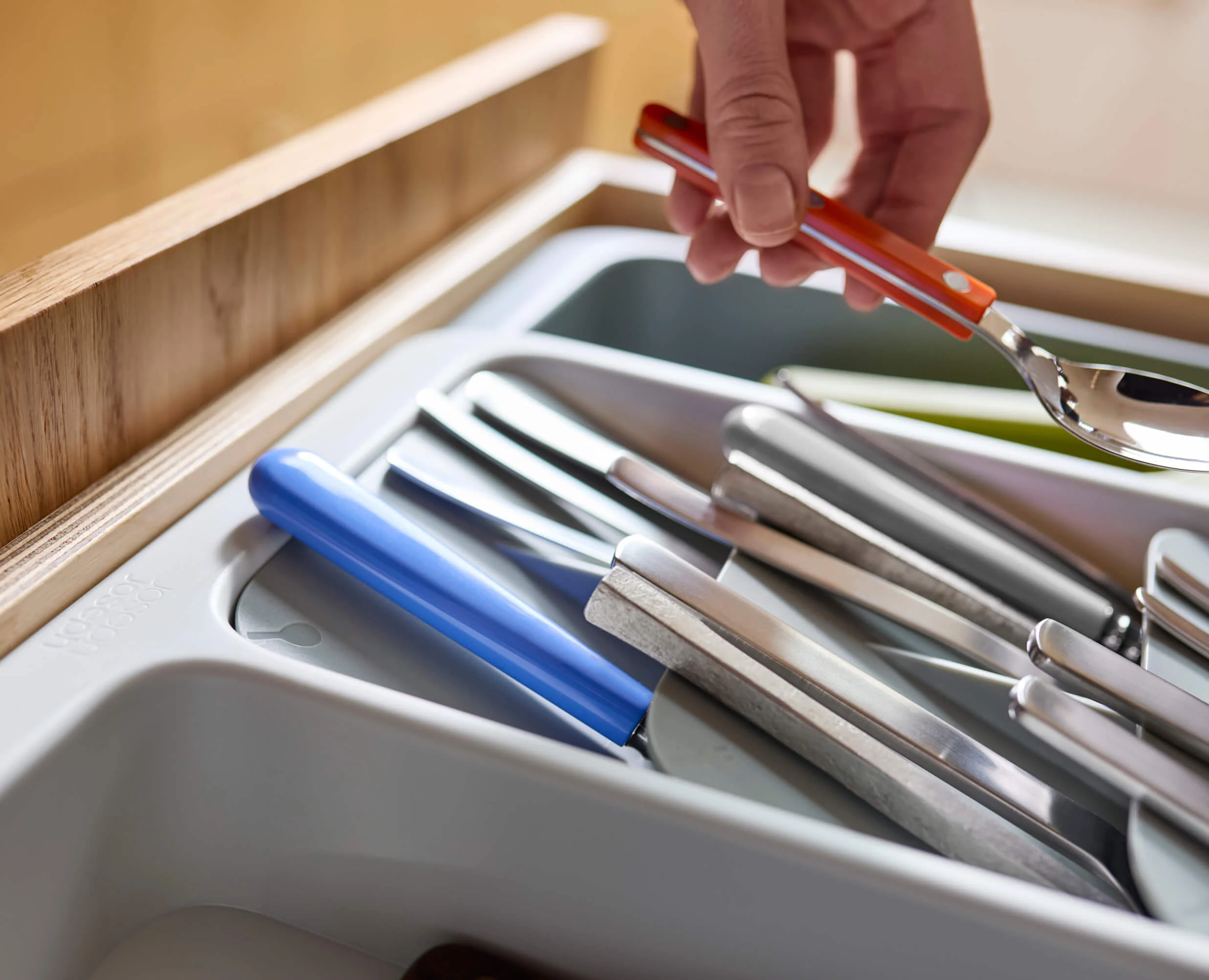 DrawerStore™ Expanding Tiered Cutlery, Utensil & Gadget Organiser - Image 5