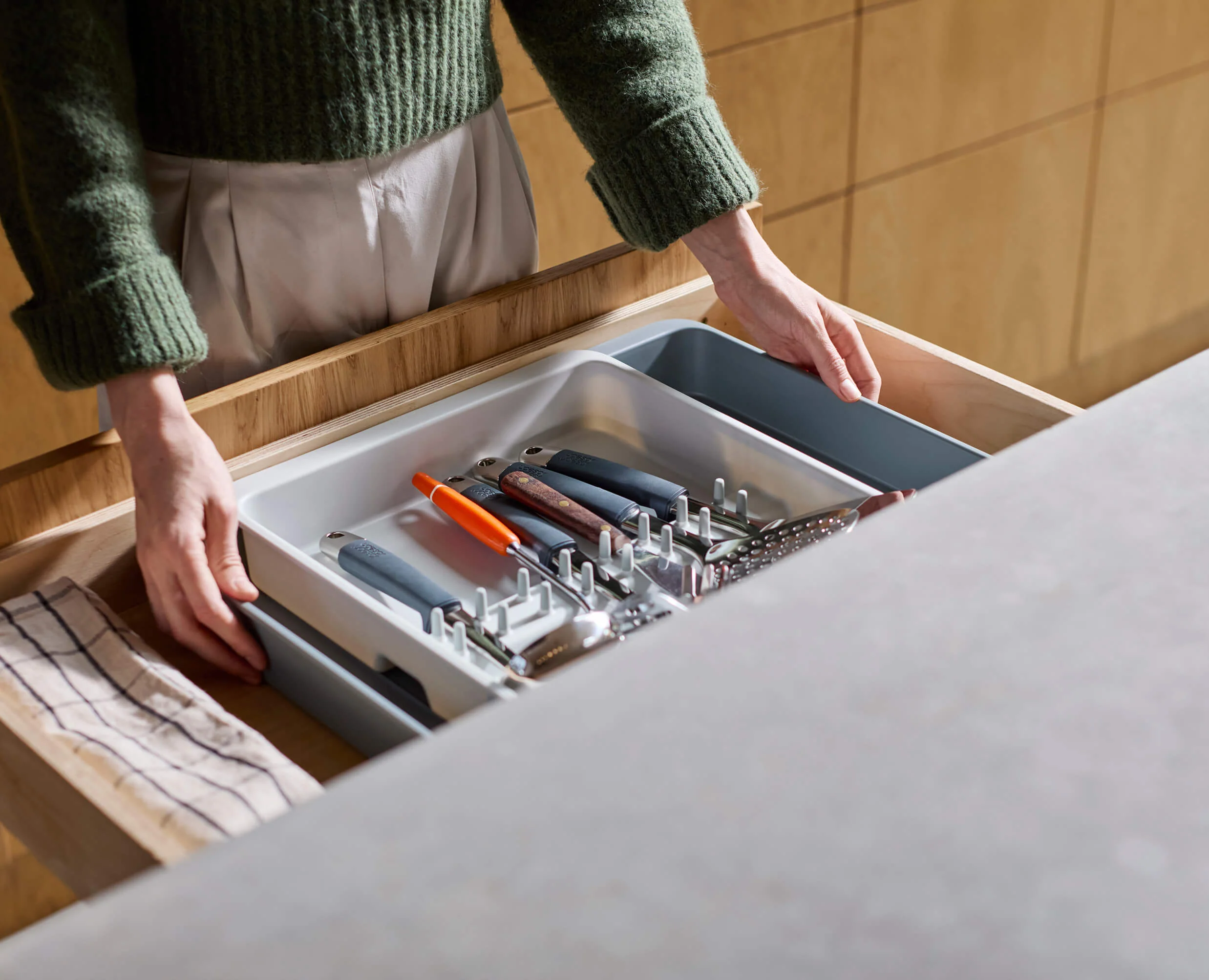 DrawerStore™ Expanding Utensil & Gadget Organiser - Image 4