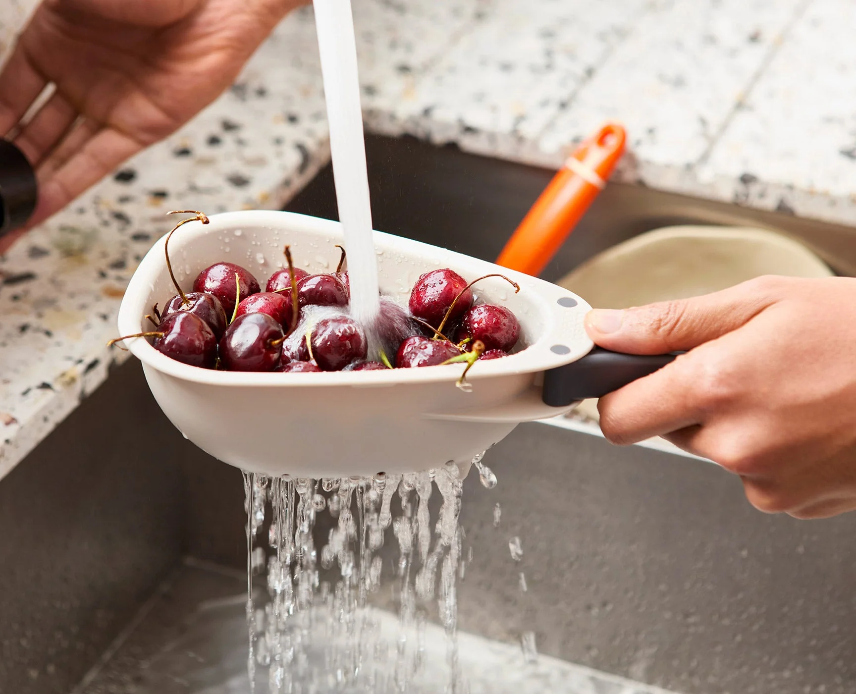 Droplet Mini White Colander with Folding Handle - Image 5