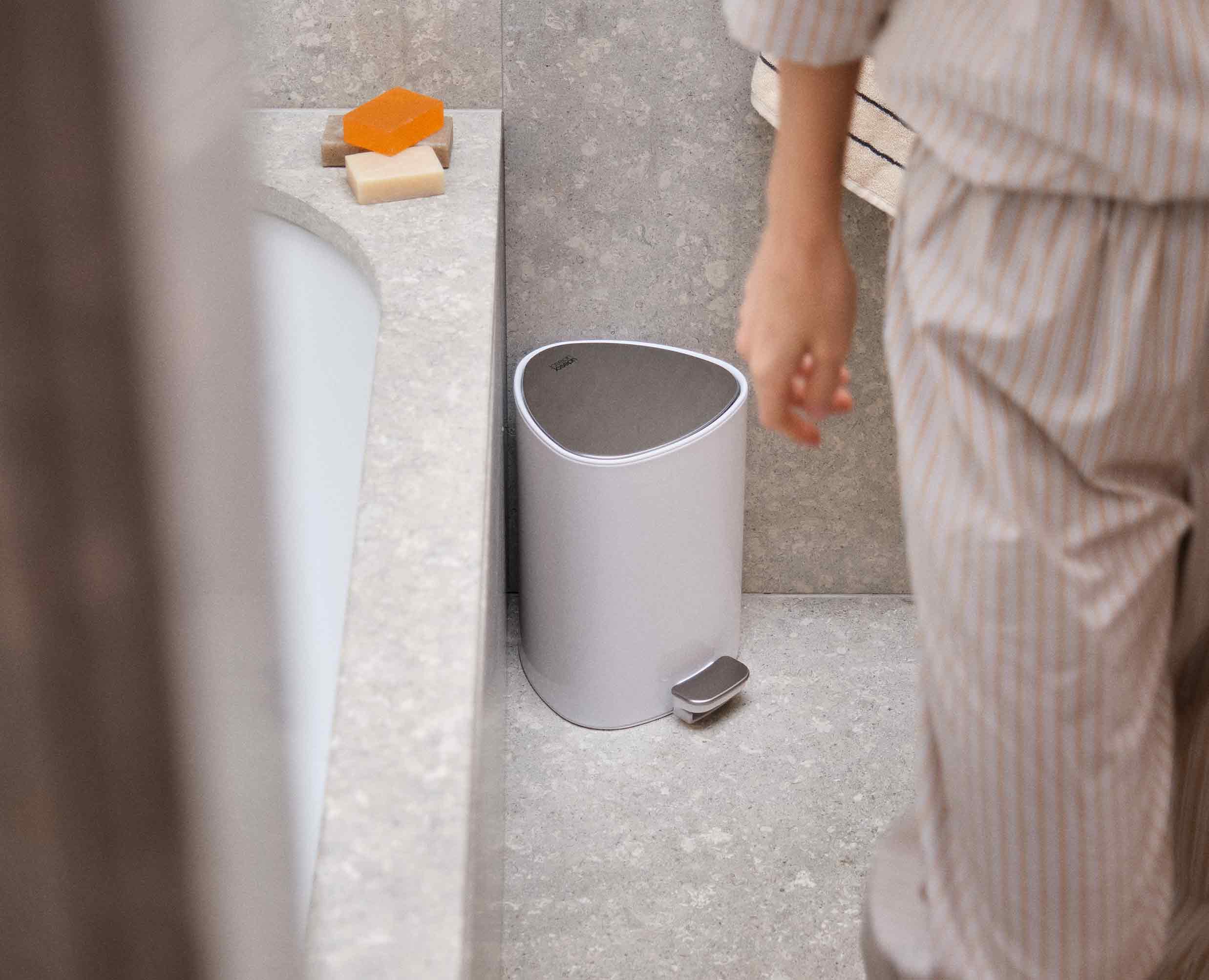 EasyStore™ 5L Gloss White Bathroom Bin Starter Set - Image 4