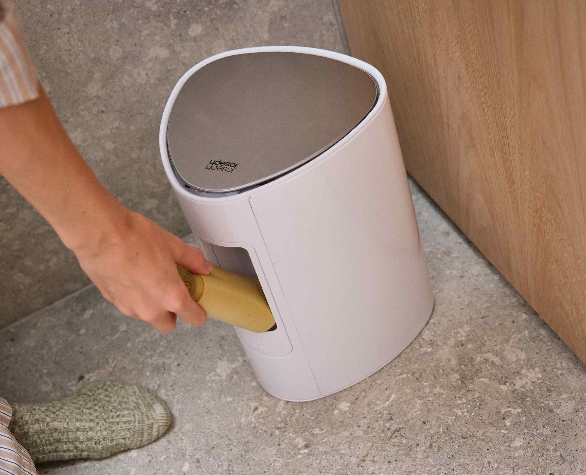 EasyStore™ 5L Gloss White Bathroom Bin Starter Set - Image 5