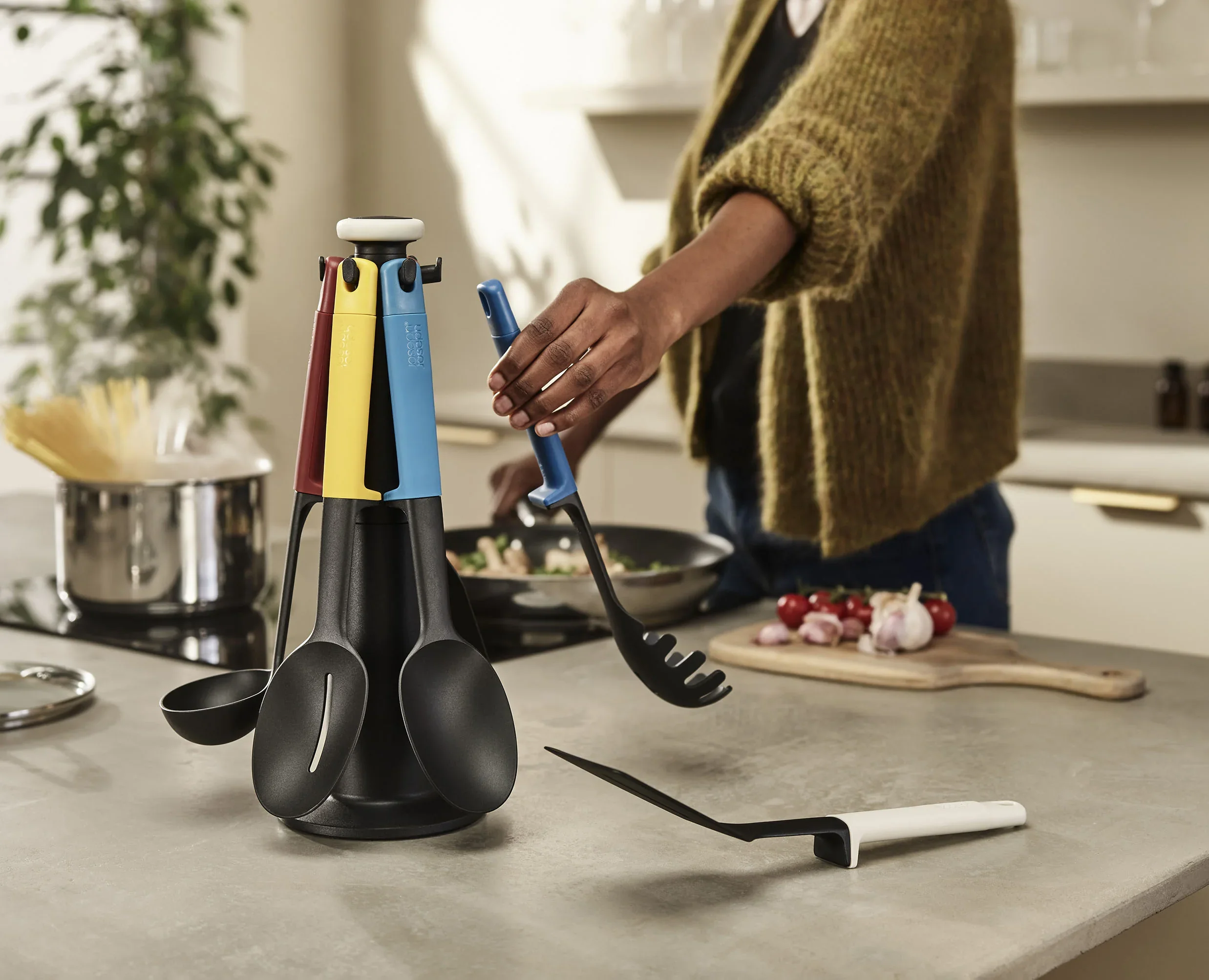 Elevate™ 6-piece Multicolour Utensil Set with Storage Stand - Image 3