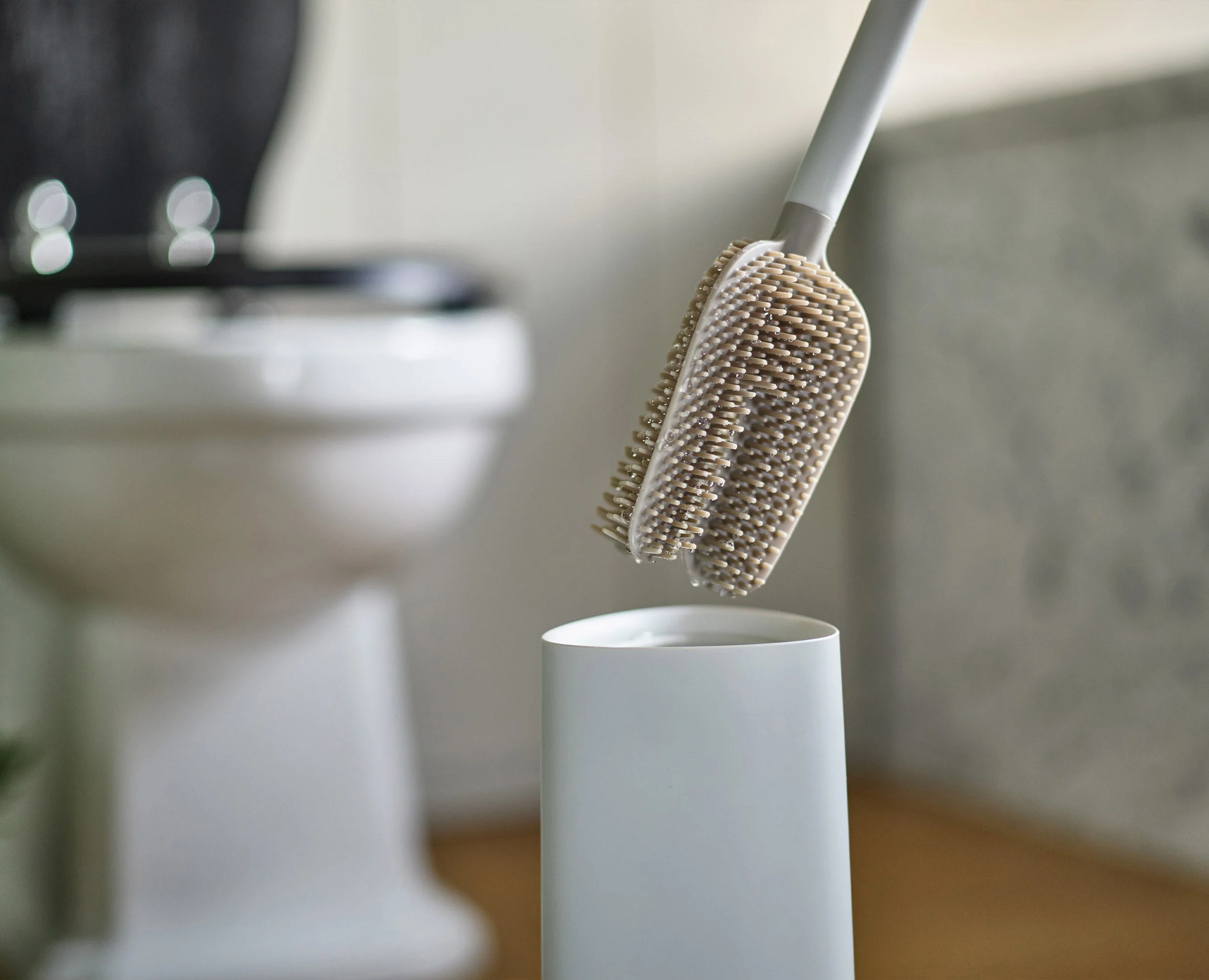 Flex™ 360 Pack of 2 Matt Ecru Toilet Brushes - Image 5
