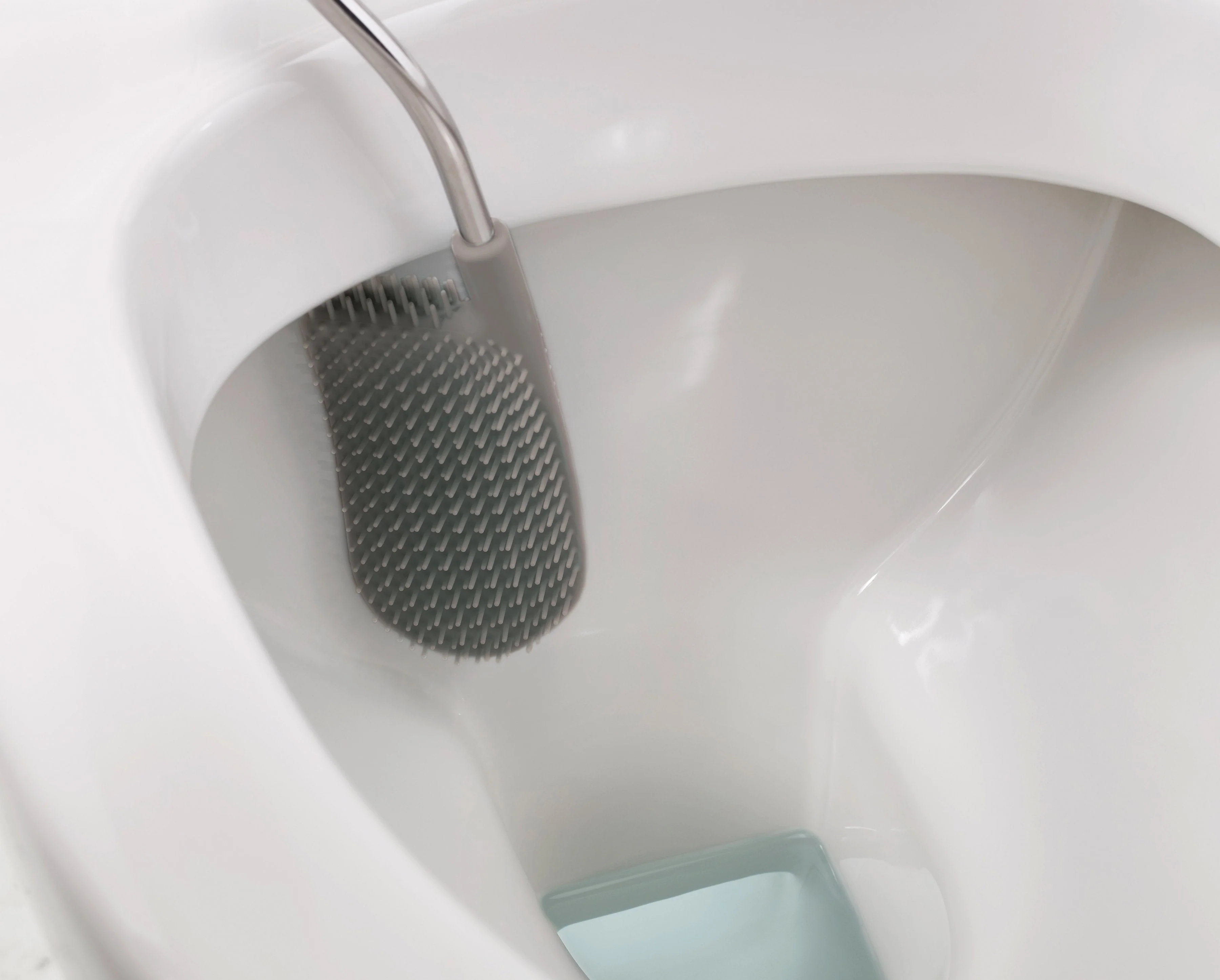 Flex™ Lite Pack of 2 Toilet Brushes - Image 3