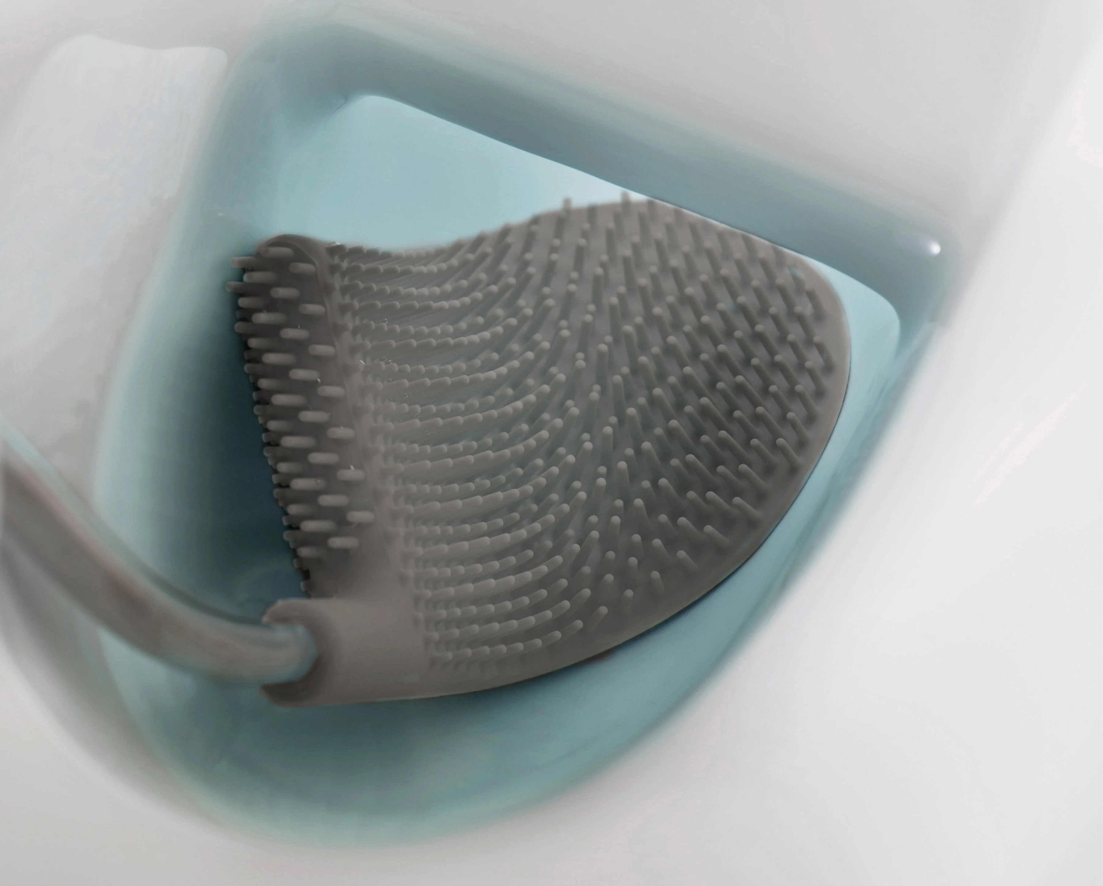 Flex™ Lite Pack of 2 Toilet Brushes - Image 4
