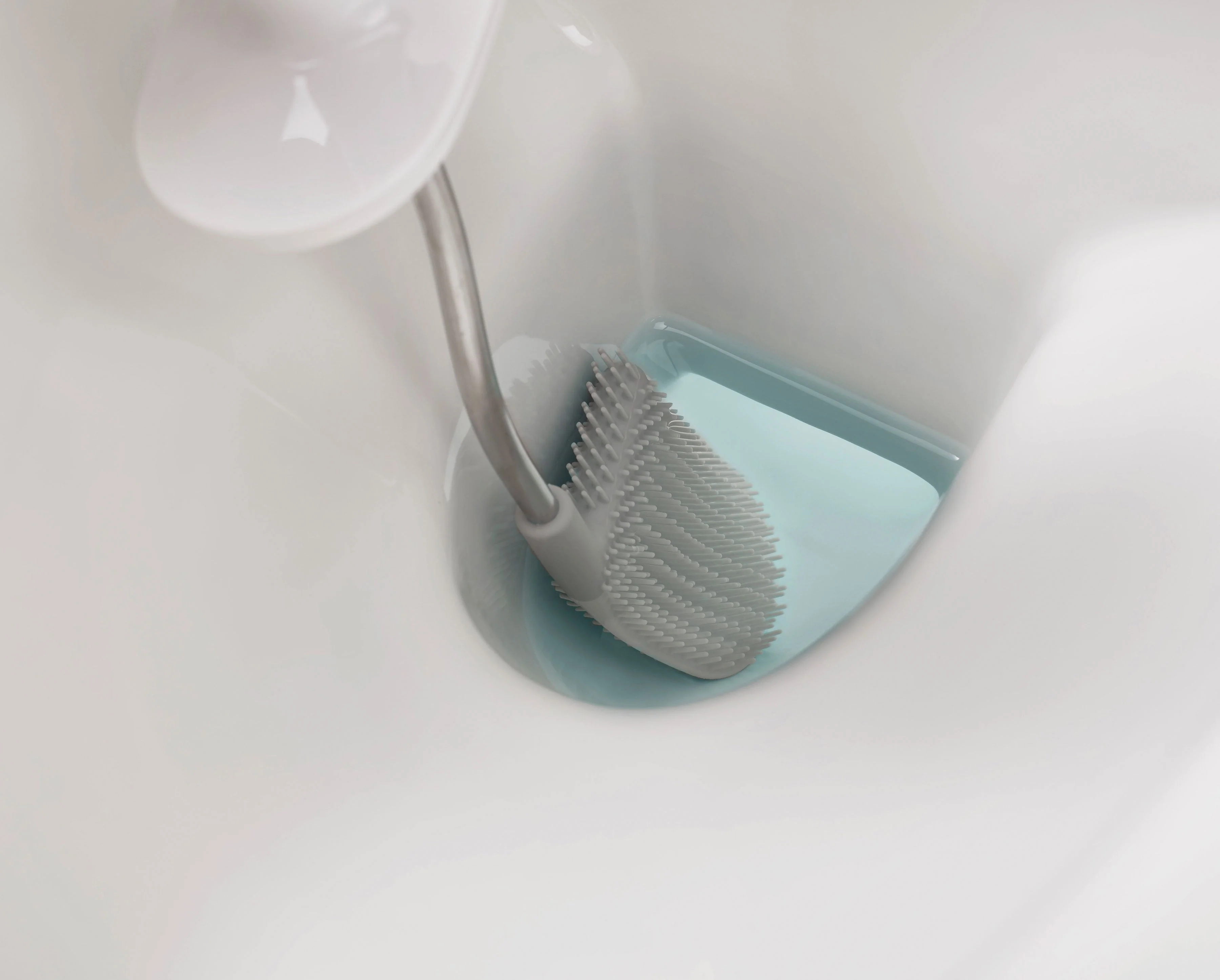 Flex™ Pack of 2 Grey Toilet Brushes - Image 4
