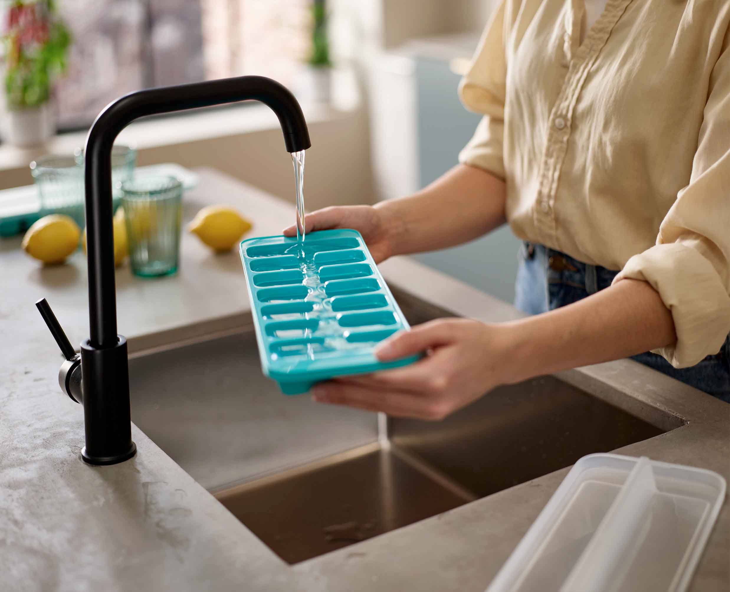 Flow™ Easy-fill Blue Ice-cube Tray - Image 3