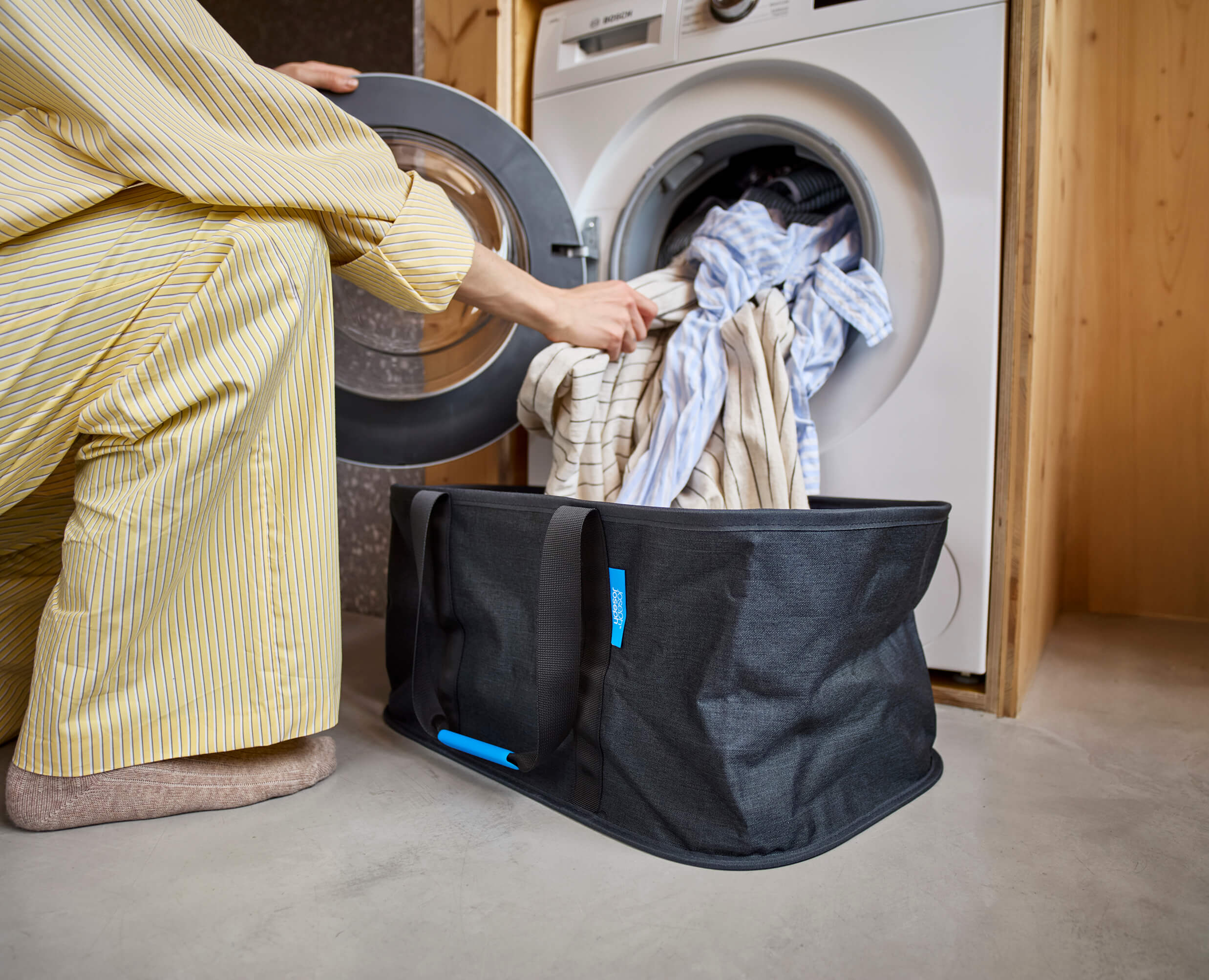 Hold-All™ Black Collapsible 35L Laundry Basket - Image 2