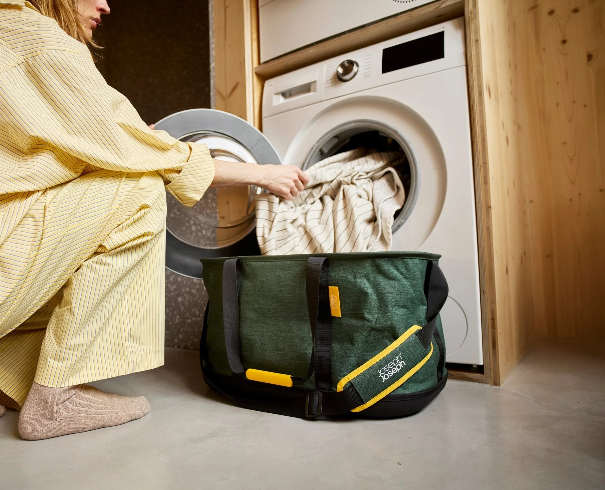 Hold-All™ Outdoor Green Collapsible 45L Laundry Basket - Image 2