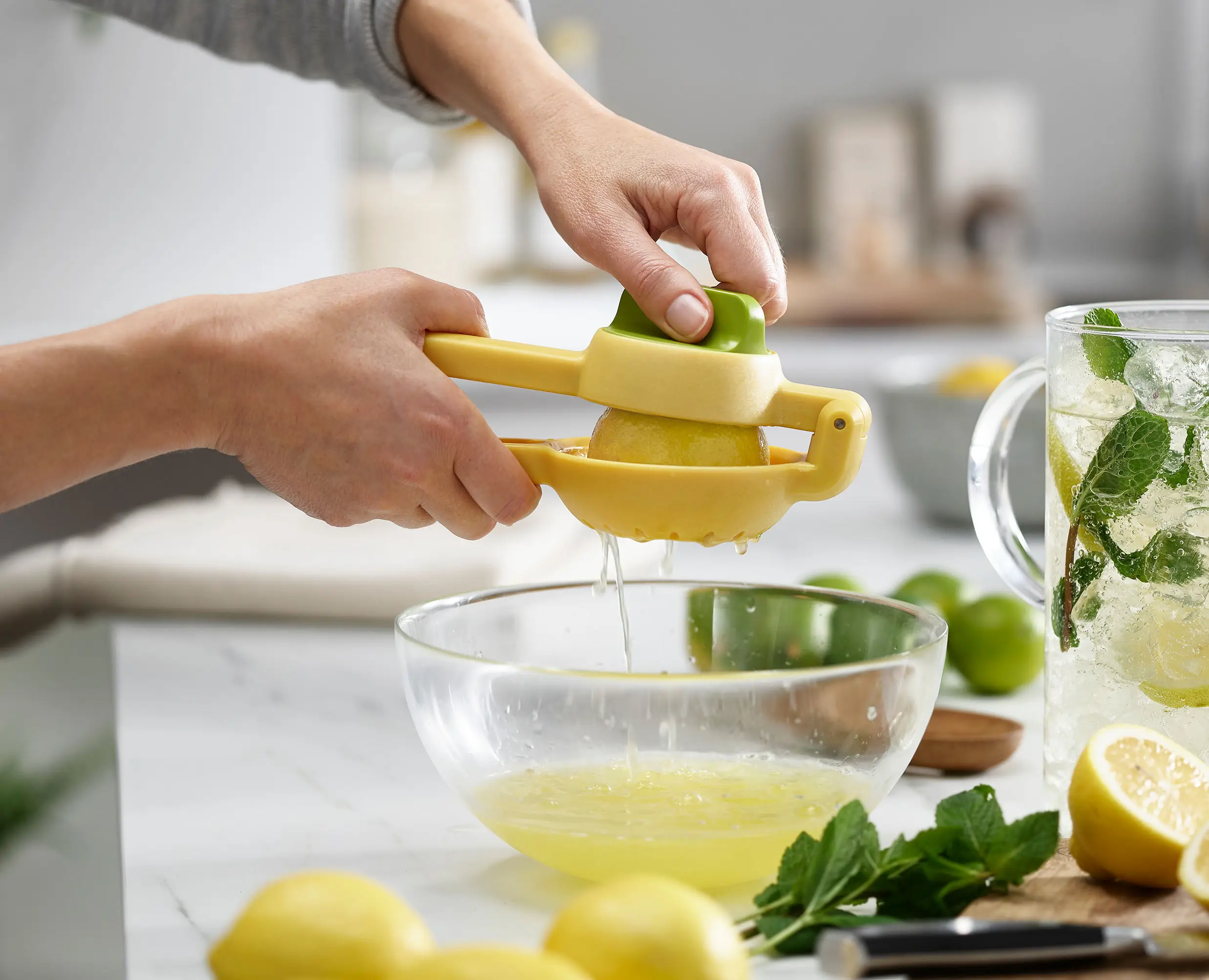 JuiceMax™ Dual-action Yellow Citrus Press - Image 3