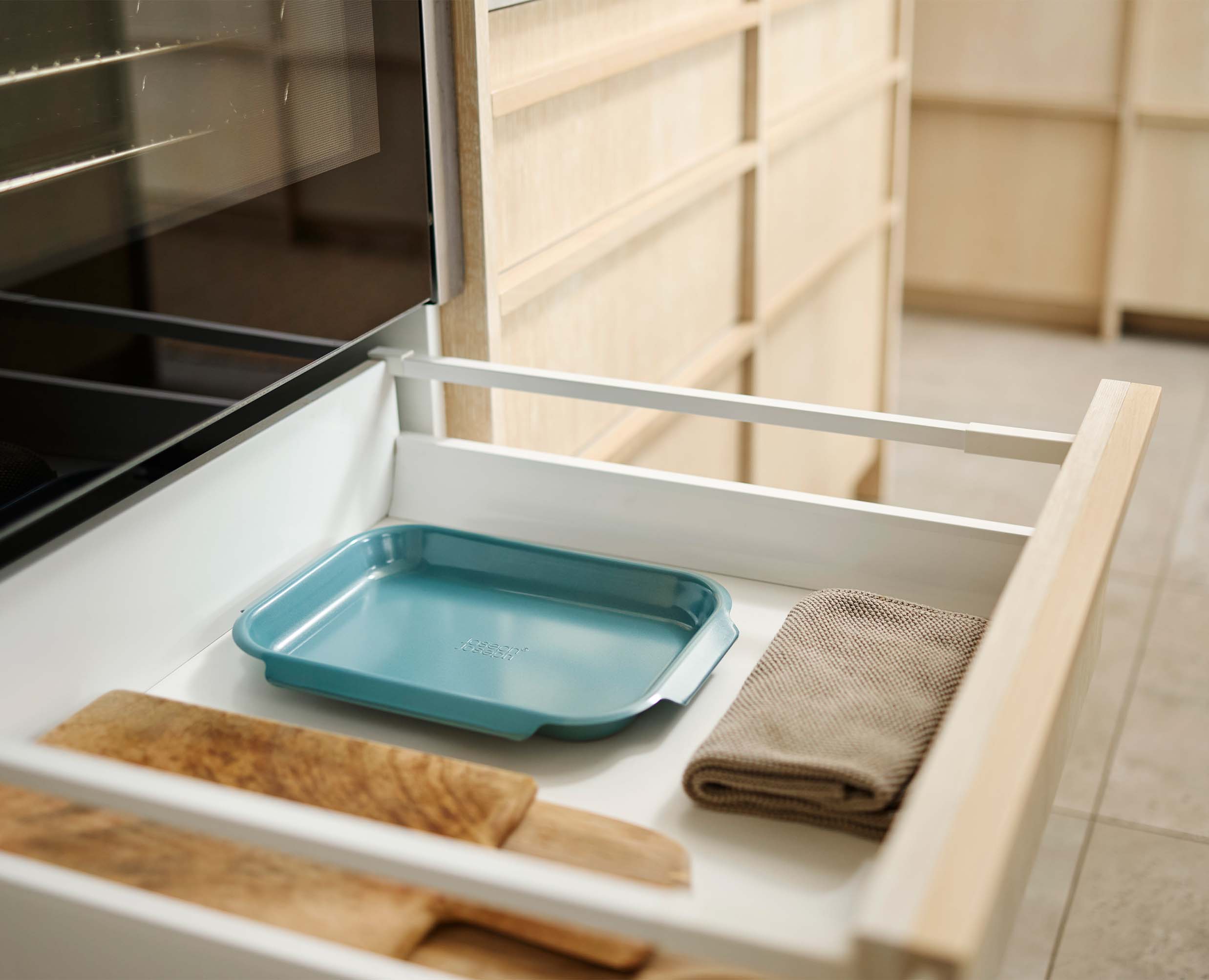 Nest™ Bake Non-Stick Small Blue Baking Tray - Image 3