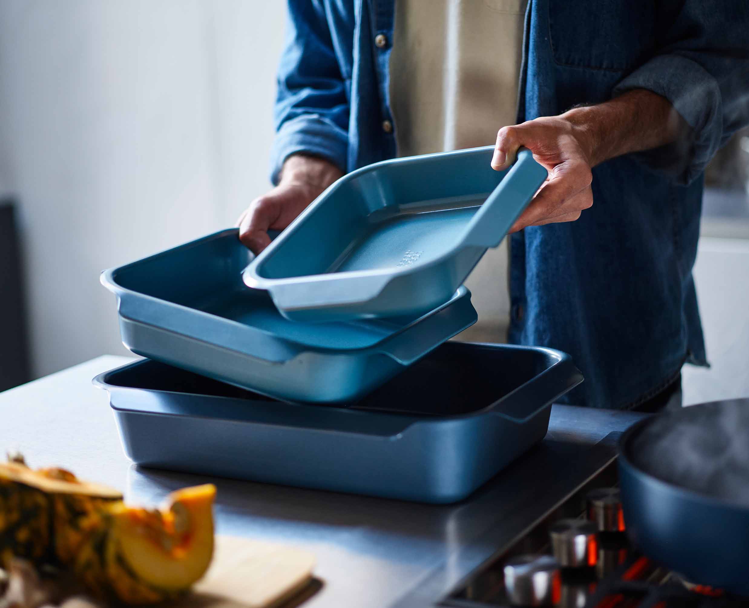 Nest™ Oven Non-stick Large Blue Roasting Tray - Image 5