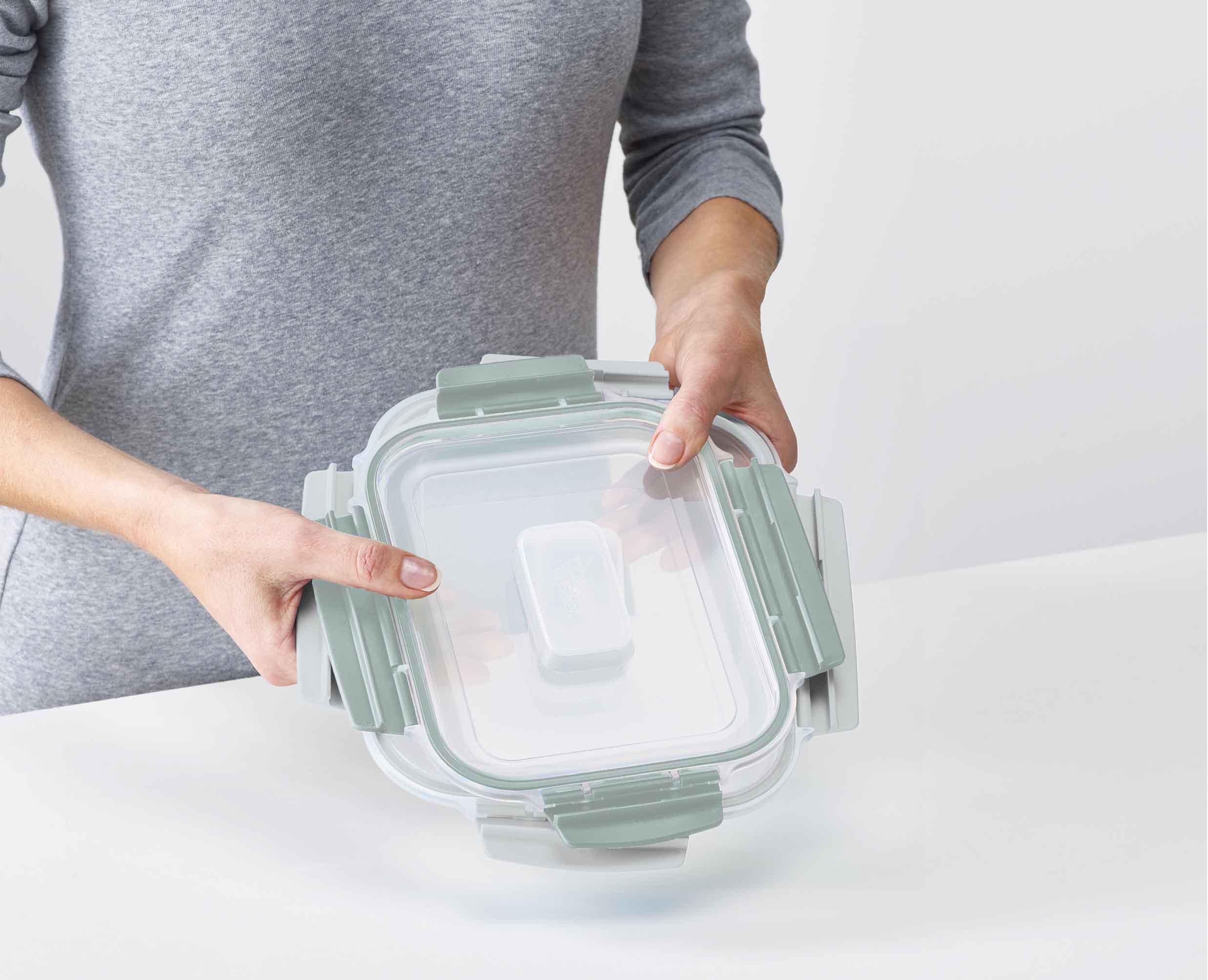 Nest™ Lock 5-piece Green Food Container Set - Editions - Image 6