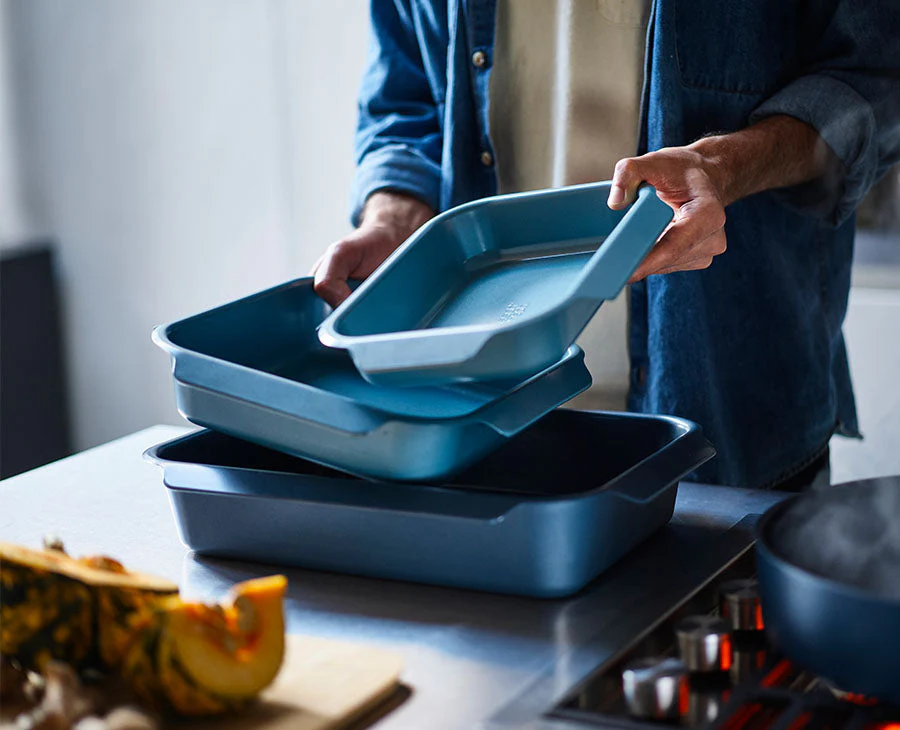 Nest™ Oven Non-stick Medium Blue Roasting Tray - Image 2