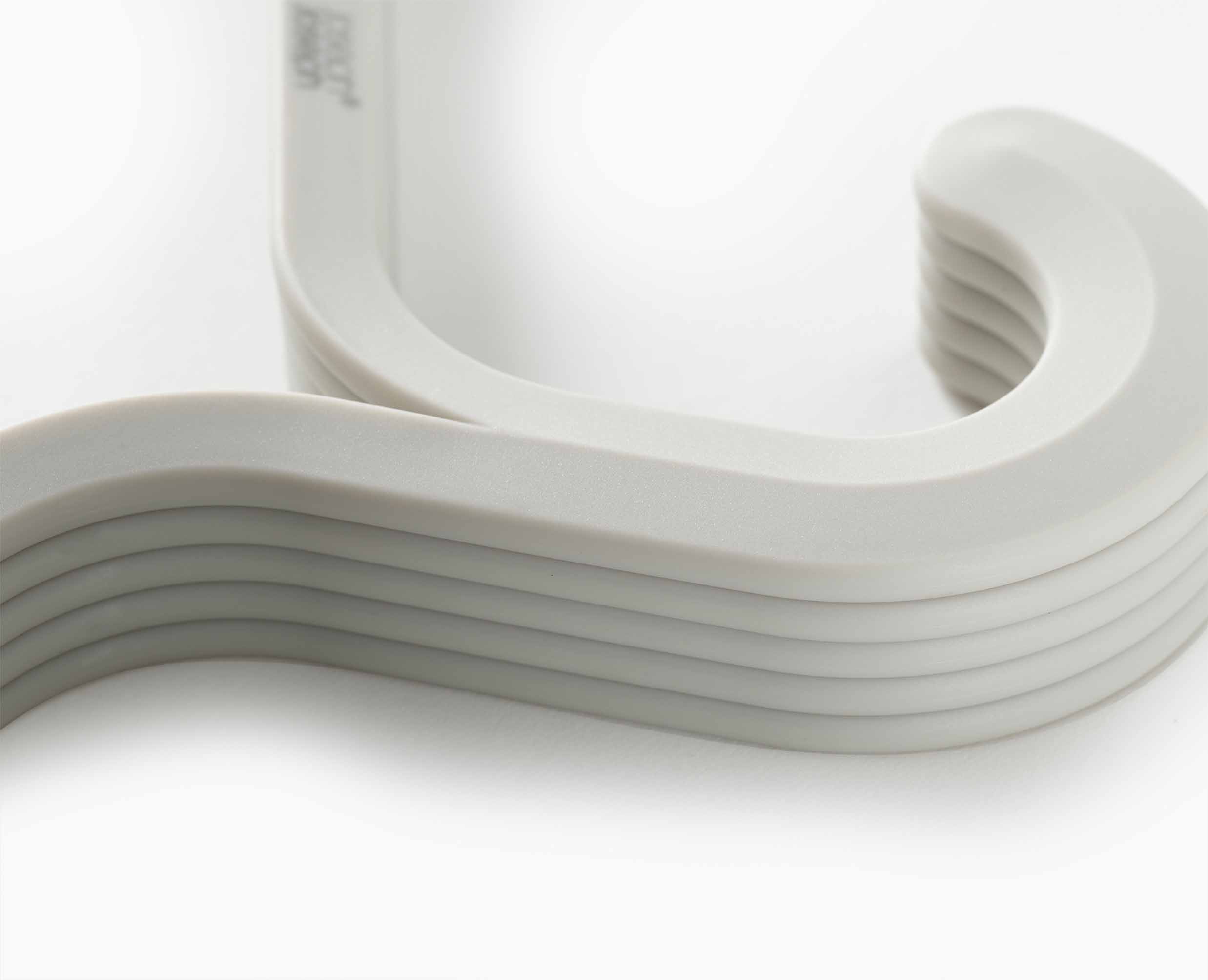 Orderly™ Set of 5 Anti-tangle Ecru Clothes Hangers - Image 4