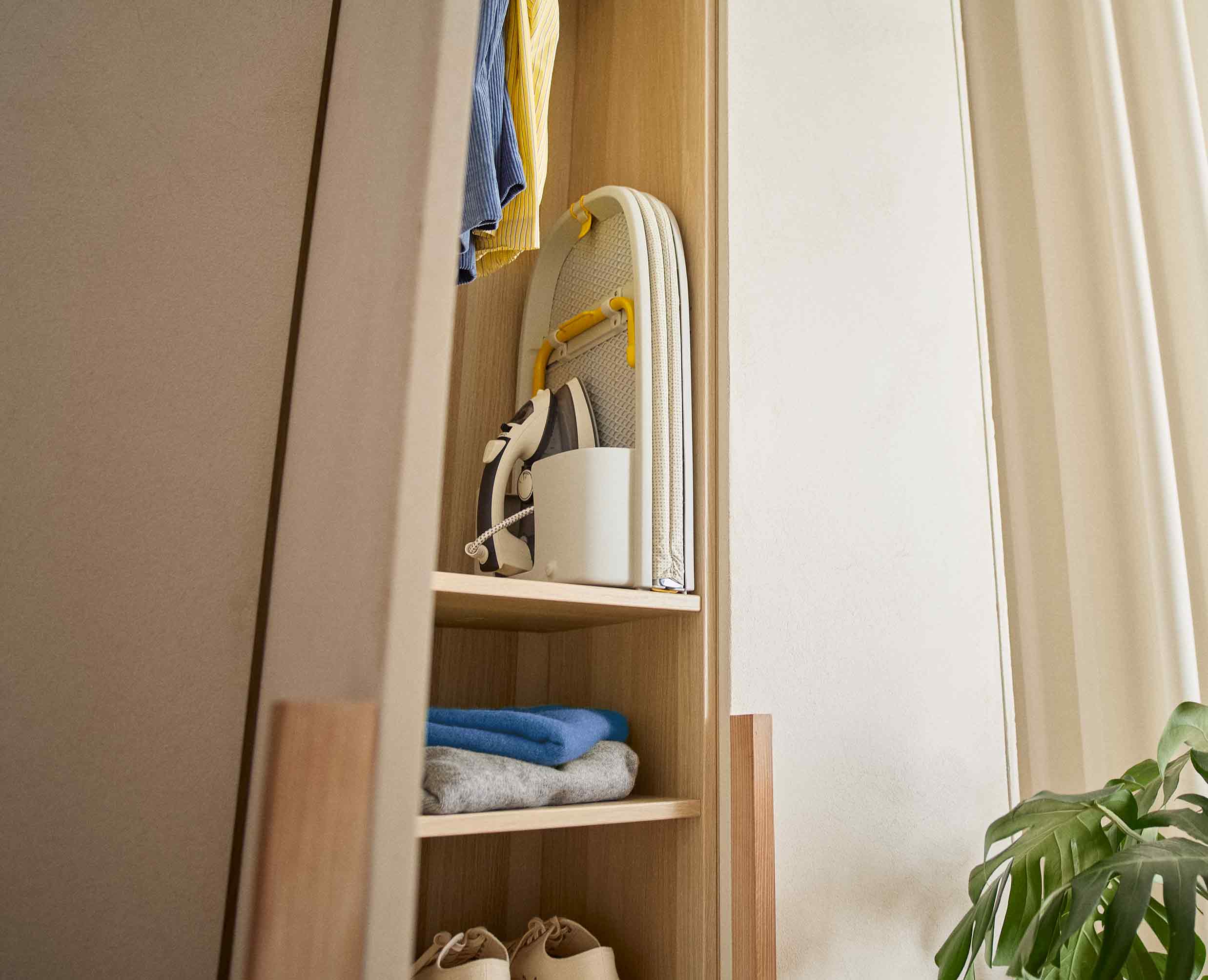 Pocket Max 110cm Folding Ecru Ironing Board - Image 4