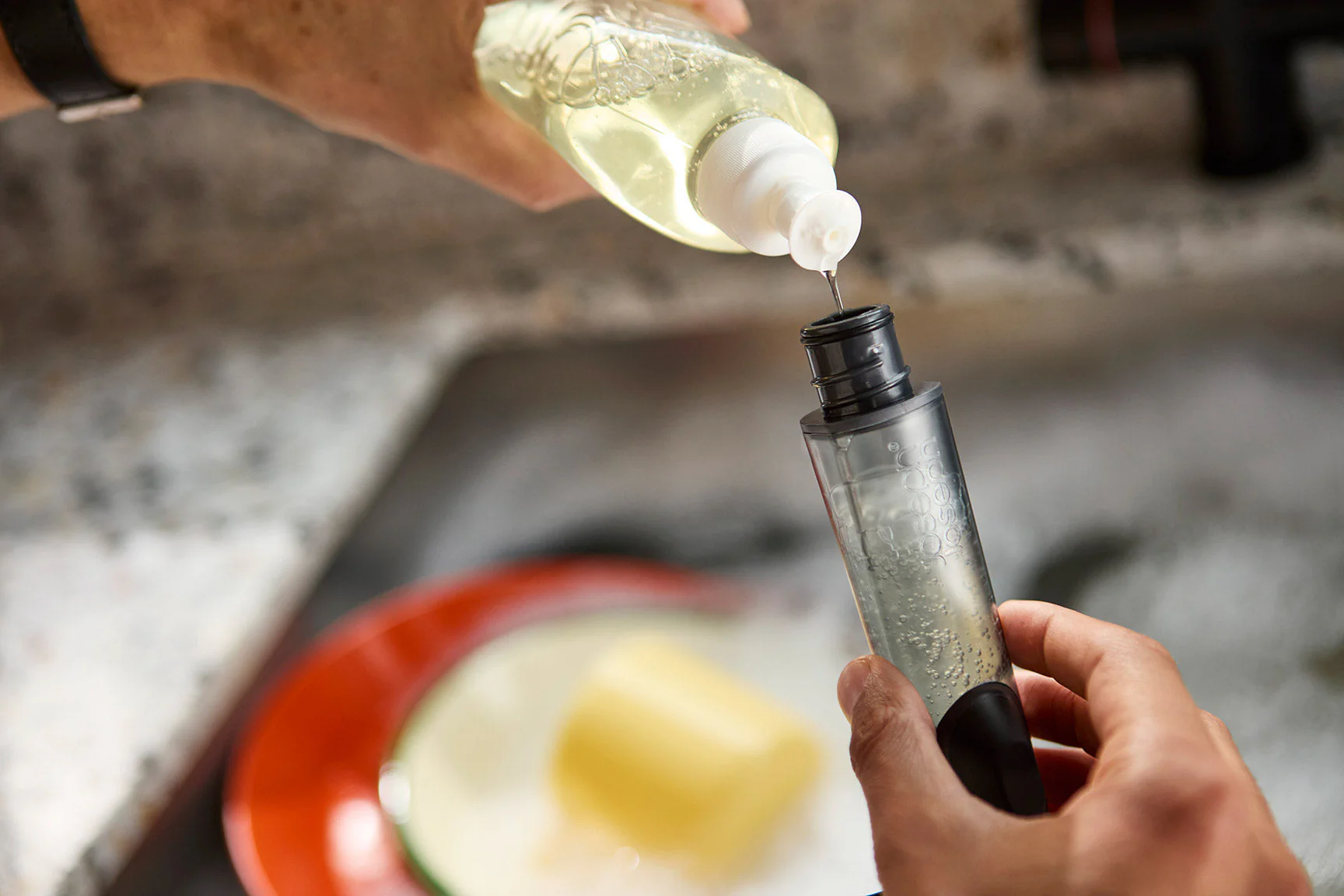 SinkTech™ Soap Dispensing Washing Up Brush with Replacement Head - Image 3
