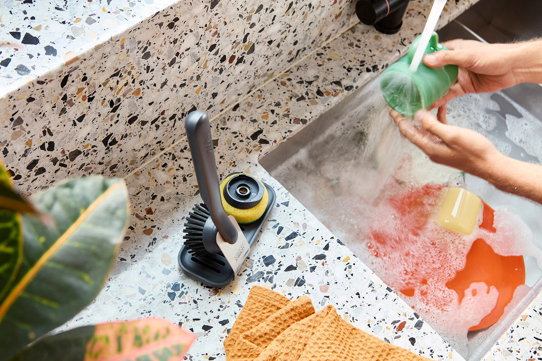 SinkTech™ Washing Up Brush & Sponge Set with Steel Stand - Image 3