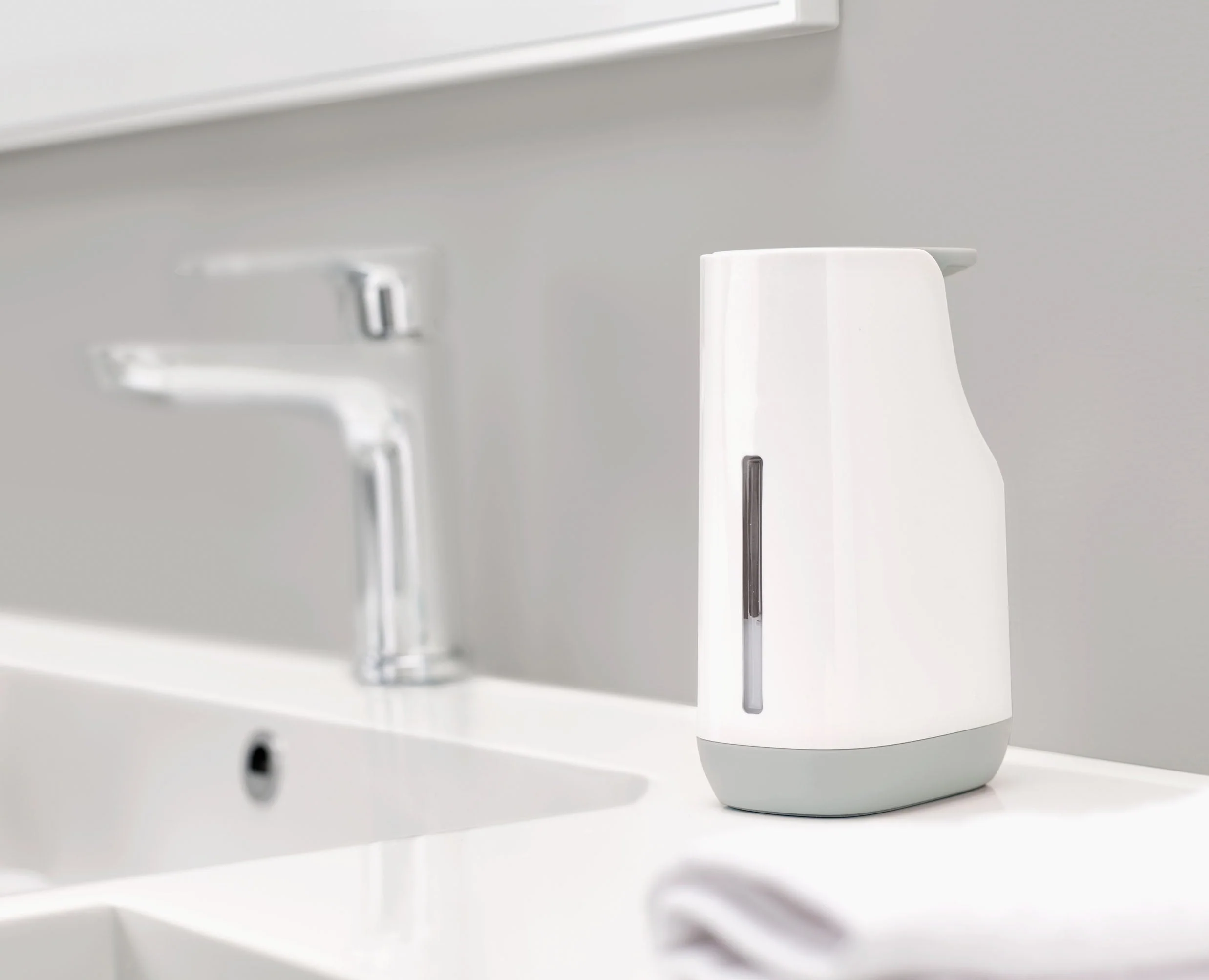 Slim™ Light Grey Soap Pump - Image 6