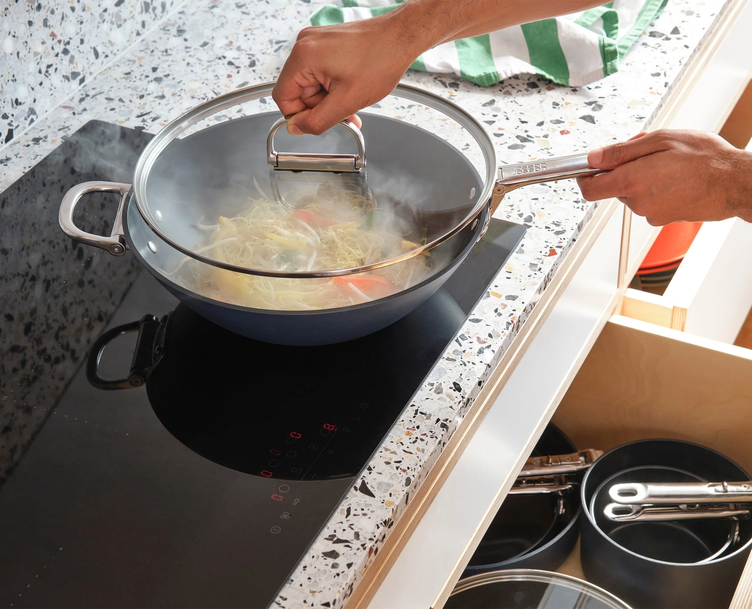 Space Folding Handle Ceramic Non-stick 32cm Blue Wok & Lid - Image 4
